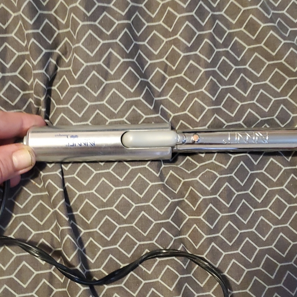 Mini curling iron